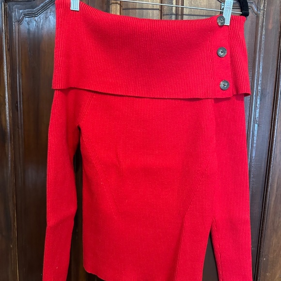 Off shoulder red sweater - Picture 3 of 3